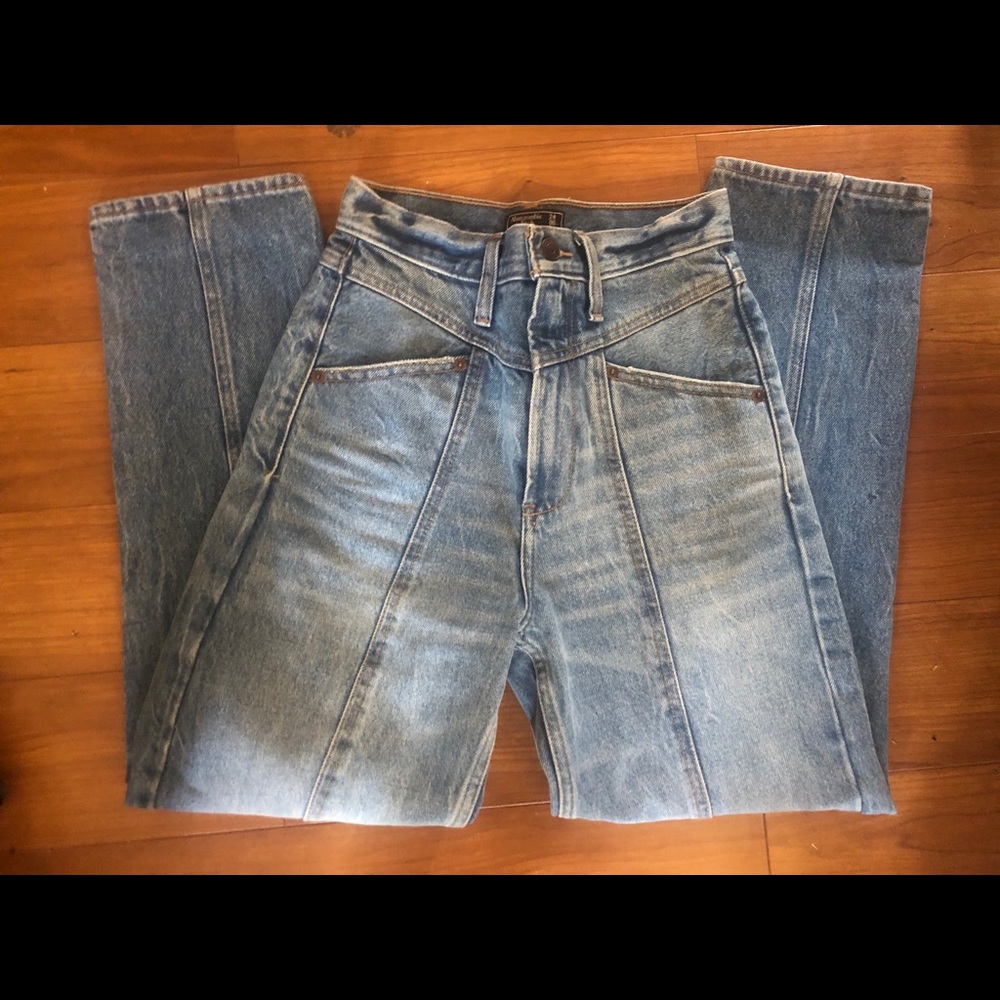 Abercrombie Ultra High Rise Relaxed Mom Jeans